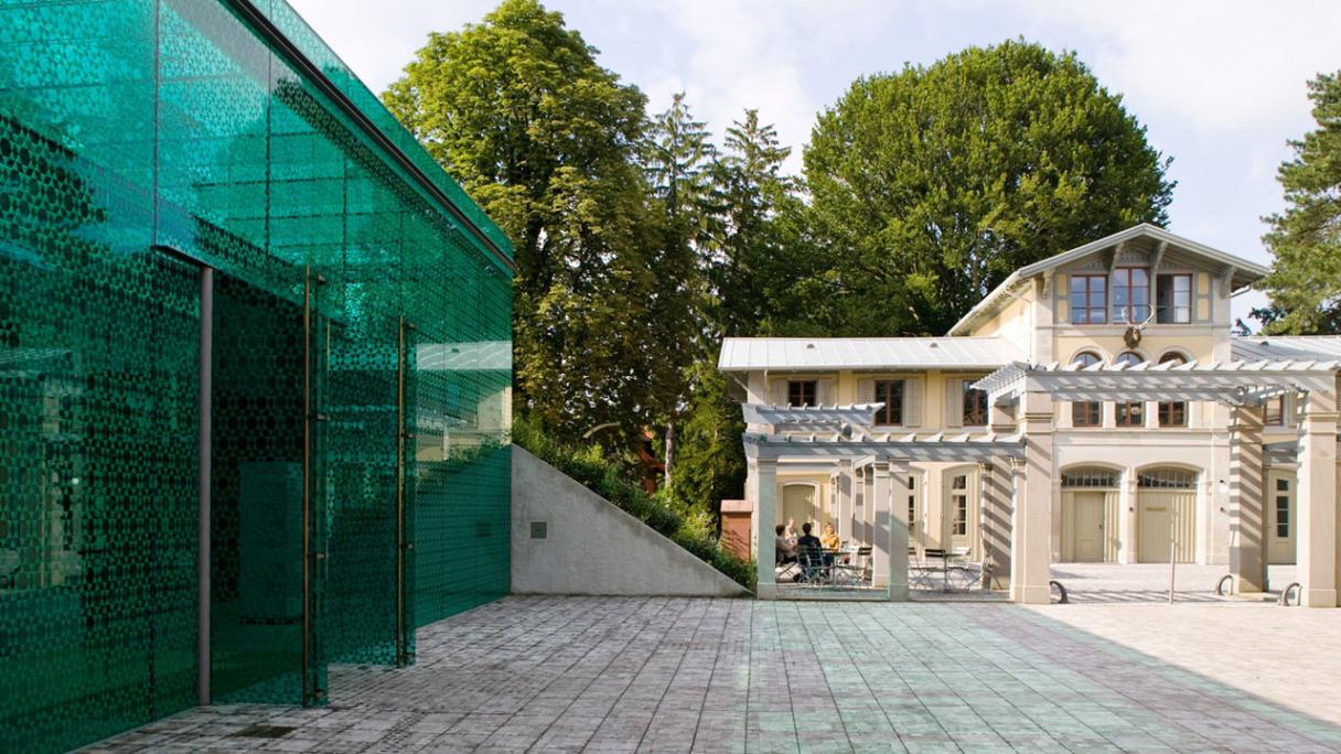 Das Zürcher Rietberg Museum und sein Smaragd-Eingangspavillion