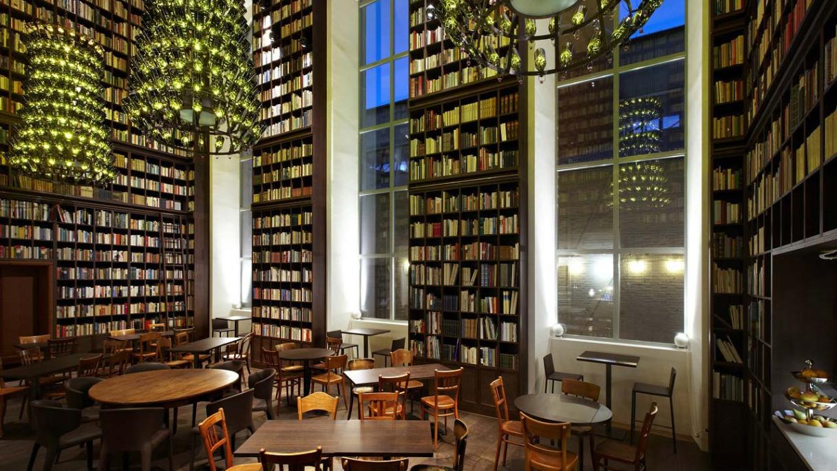 B2 Hotel - Library