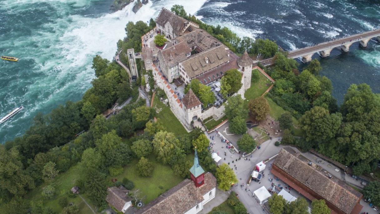 Schloss Laufen am Rheinfall - Aussenansicht